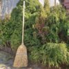 Miotła slomiana sorgo do zamiatania długa wytrzymała z kijem bukowym 140 cm